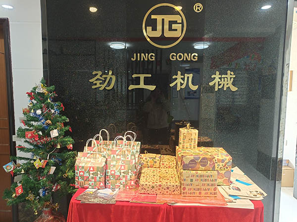 Цзингун встречает Новый год праздничными торжествами
    