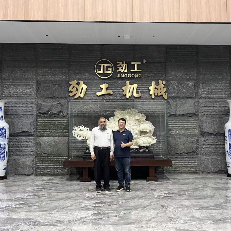 Приглашаем клиентов из Катара посетить машиностроительный завод Jinggong